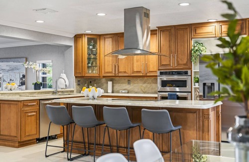 Carol City House | Miami Chilling-Amenities w/Hot Pool-spa/pool table/BBQ