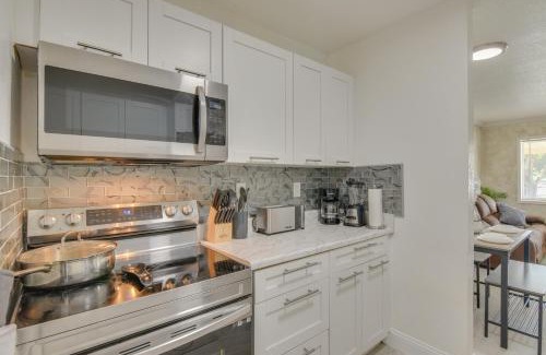 Miami Gardens Apartment | Miami Gardens Apt 5 Miles to Hard Rock Stadium