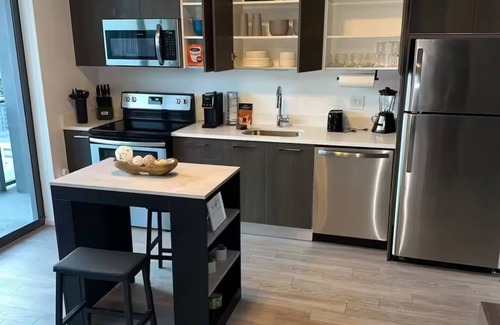Downtown Miami Apartment | Miami High Rise Brickell + Bayside +Vibes