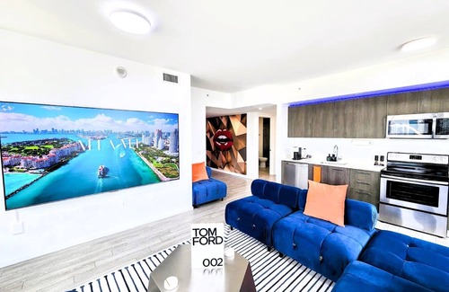 Downtown Miami Apartment | Miami Luxury 3BR - Stunning Skyline & Water Views - 100” Living Room TV