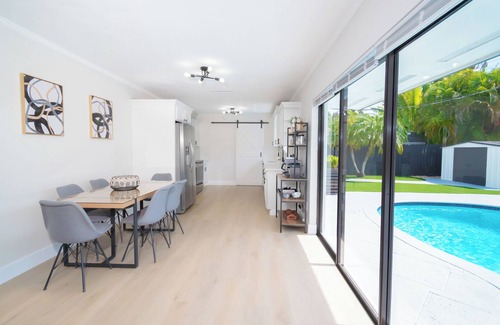 Ludlam House | Miami luxury home: Sun, fun, and style!"