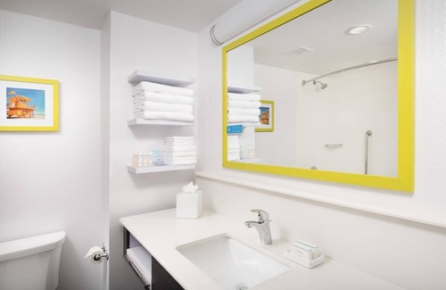 Seybold Hotel | Miami Moments! Free Breakfast, Pool, Pets Allowed!