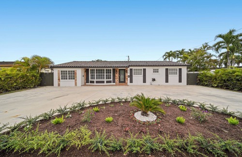 Westchester House | Miami Oasis: Pool & Game Fun!