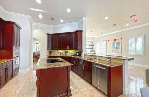 The Crossings Villa | Miami Pool House | Heated Pool | Mini Golf | Villa