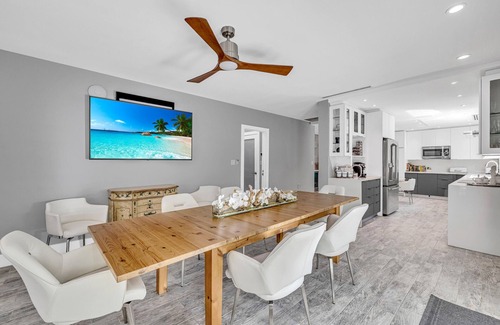 Coral Way House | Miami Sombra: Prime Location-Parkfront- Den-Gazebo
