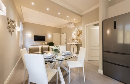 Oltrarno Apartment | Michelangelo Hideaway by Mmega