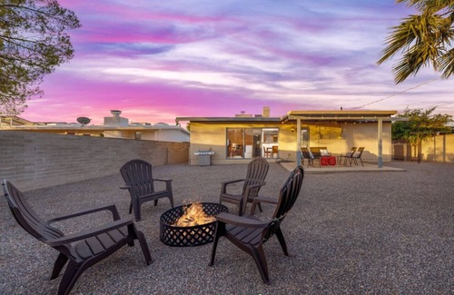 Mitman House | Mid-century/3 BR 2BA/Long Stays/Central