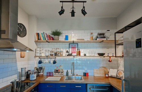 Quedgeley Apartment | Mid-Century Apartment, Near The Quays & Docks