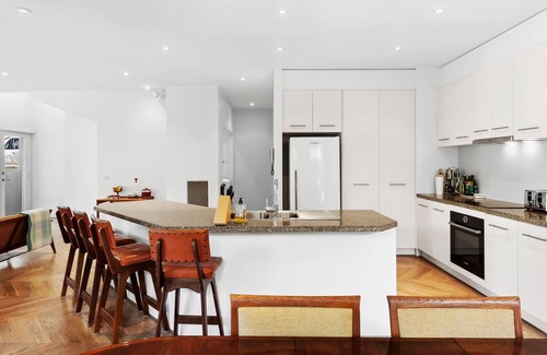 Queenscliff House | Mid-Century Charm Meets Coastal Convenience—Your Perfect Getaway Awaits!