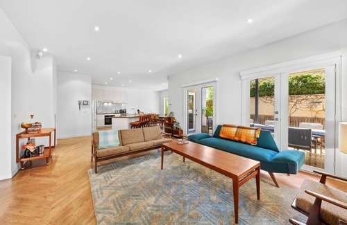 Queenscliff House | Mid-Century Charm Meets Coastal Convenience—Your Perfect Getaway Awaits!