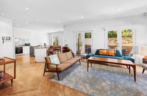 Queenscliff House | Mid-Century Charm Meets Coastal Convenience—Your Perfect Getaway Awaits!