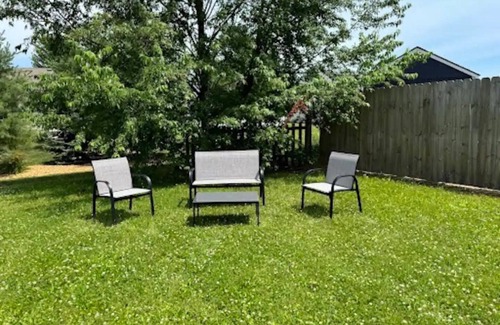 Kokomo House | Mid-Century Comfort 3BR 2 BATH in a Quiet Neighborhood - Family Friendly