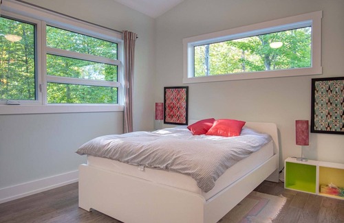 McDougall Cottage | Mid-Century Enchantment- 3 bedrooms, 2 bathrooms, and 1 half bath in Parry Sound, ON