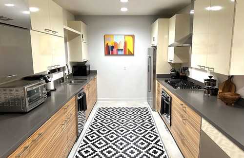 Sunrise Vista Chino House | Mid-Century Estate located in the movie colony neighborhood.