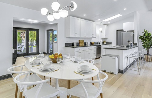 Desert Park Estates House | Mid-Century Gem near Downtown w/AC, Pvt. Pool & Spa + Lush Backyard w/Mtn. View