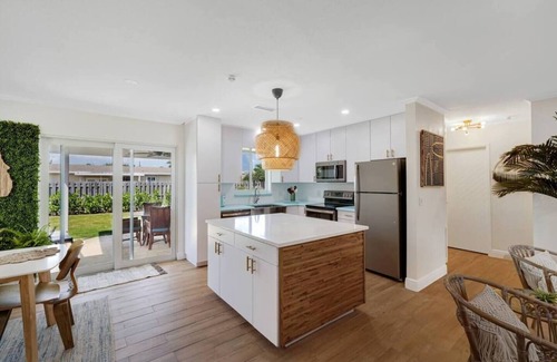 Deerfield Beach House | Mid-Century home by PMI unit 431