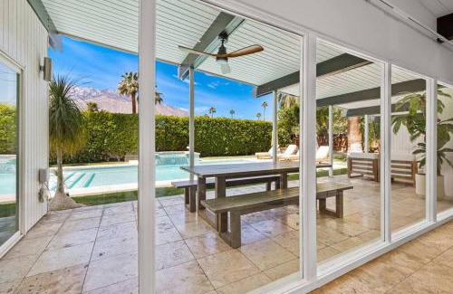 Palm Springs House | Mid-Century Home, 5-min to downtown, HUGE Pool & Spa