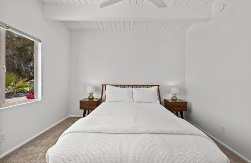 Palm Springs House | Mid-Century Home, 5-min to downtown, HUGE Pool & Spa