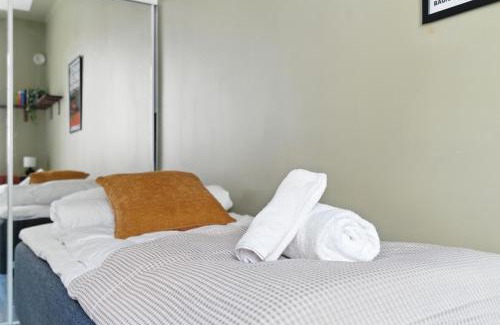 Punavuori Apartment | Mid Century Jugend Walkable Area Tram Bus 200m