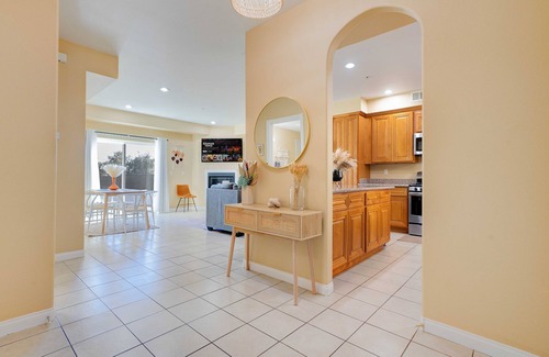 Lincoln Acres House | Mid Century Modern 4Bedroom Family Townhome