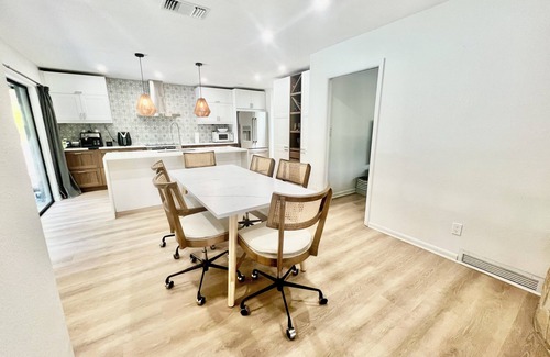 Longwood House | Mid Century Modern 3-bedroom house close to everything in Orlando Up to 7 Guests