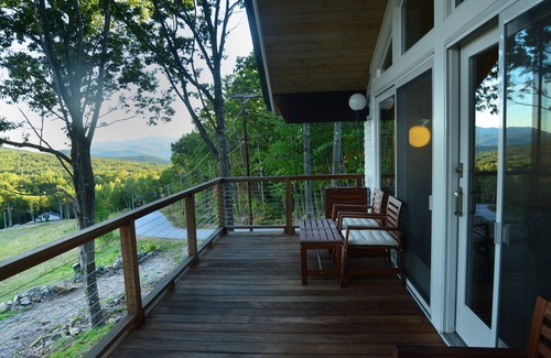 Jackson House | MID CENTURY MODERN BLACK MOUNTAIN CHALET; STUNNING VIEWS/FIRE PIT/HOT TUB