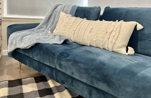 Ashland House | Mid-century Modern Chic Home Close to HWY & Downtown - Pet Friendly