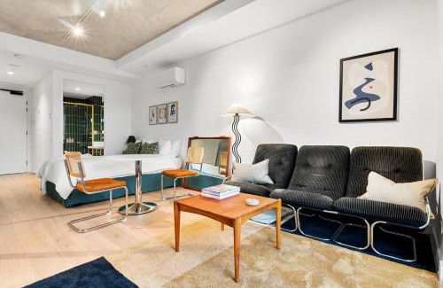Collingwood North Apartment | Mid-Century Modern Hideaway