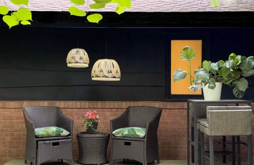 Richfield House | Mid Century Modern + HOT TUB nestled Woods - near Cleveland, Akron + Parks