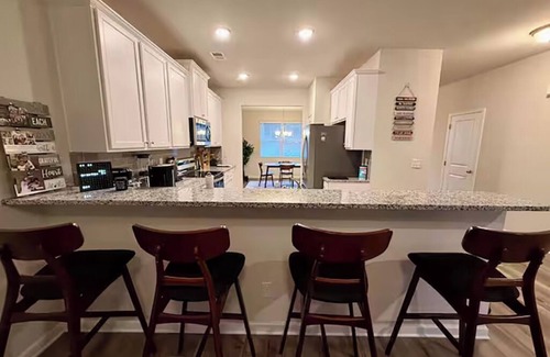 Decatur House | Mid-century Modern Lakefront Townhome