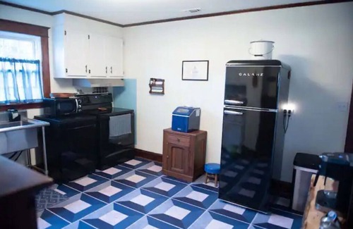 Moon House | Mid-century modern meets classic cape on the coast. n