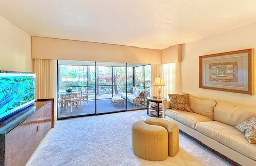 Kings Lake Condo | Mid-Century Modern Paradise at Kings Lake