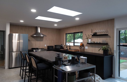 Napa House | Mid Century Modern Retreat in Napa with 4 Bedrooms and Spacious Backyard