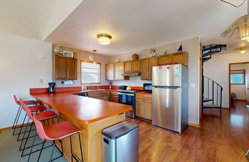 Neskowin House | Mid-century modern styled home with patio, WiFi, washer/dryer - walk to beach