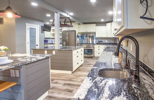 Kalispell Bed & Breakfast | Mid Century-Modern Suite at Country Way Inn