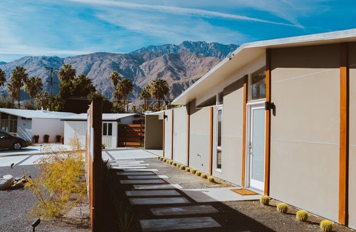Vista Norte House | Mid Century Modern Home | 28 day minimum