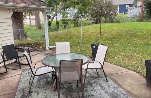 Sioux Falls House | Mid-Century modern 2-bedroom home near McKennan Park, hospitals and universities