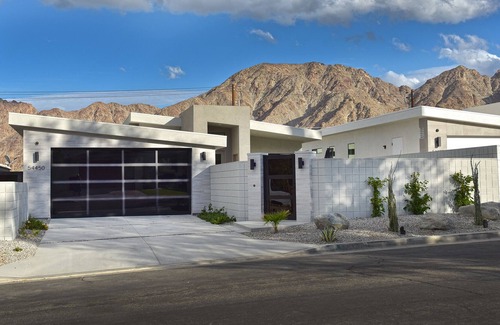 La Quinta Cove House | Mid-Century Modern with Pool and Spa