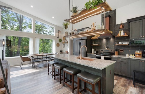 Oakpark House | Mid-Century Modern Woodland Retreat with Hot Tub, Cold Water Plunge, & Fire Pit!
