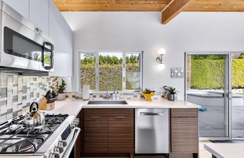 Sunmor House | Mid Century Mood House - Fabulous Alexander