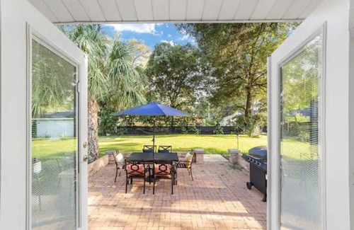 Fort King District House | Mid-Century Oasis awaits YOU!