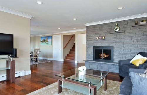 Bryn Mawr-Skyway House | Mid-Century Seattle Home w/Lakefront Views