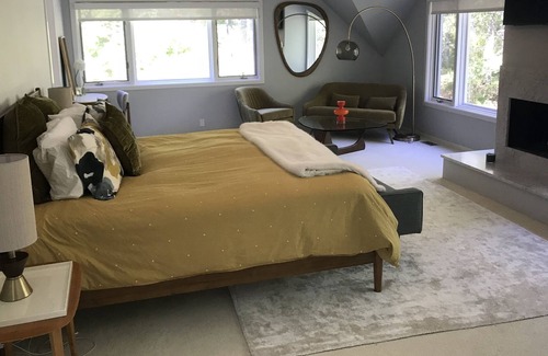 East Hampton House | Mid Century Style on 5 Private Acres, Close to East, Bridge and Sag Harbor