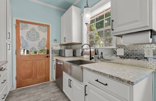Mid City South House | Mid-City Home|Chef's Kitchen|Fenced Yard!
