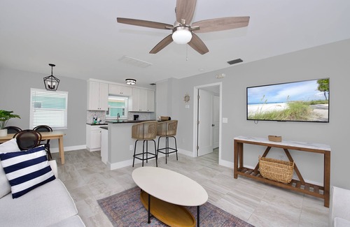 Mid Island House | Mid-Island, completely renovated duplex, 1bedroom/1 bath- CLOSE TO THE BEACH!
