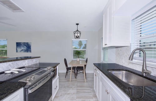 Mid Island House | Mid-Island, completely renovated duplex, 1bedroom/1 bath- CLOSE TO THE BEACH!