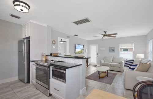 Mid Island House | Mid-Island, completely renovated duplex, 1bedroom/1 bath- CLOSE TO THE BEACH!