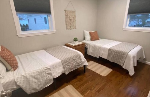 Middletown House | Mid-Island Retreat: Home close to Newportnn