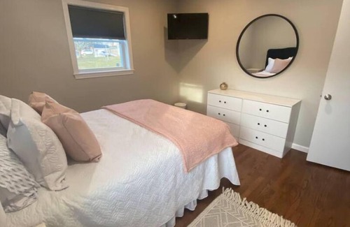 Middletown House | Mid-Island Retreat: Home close to Newportnn
