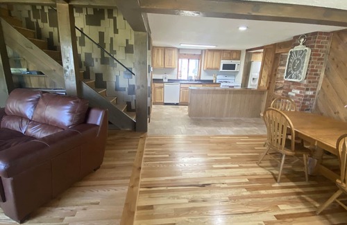 Larkspur House | Mid-terms rental or Family Friendly Getaway
